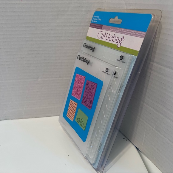 Cuttlebug 4-pc embossing folders - STARTER SET - Picture 4 of 8